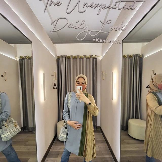 hamil anak ketiga intip potret baby bump dian ayu lestari