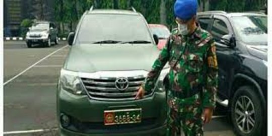 Bikin Geger Pakai Pelat Mobil Dinas TNI, Motif Pria Ini Bikin Geleng Kepala
