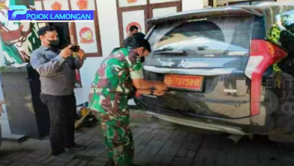 pria pasang pelat dinas tni di mobil pribadi