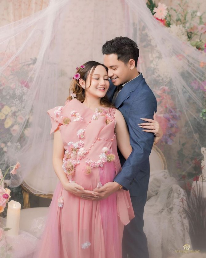 jelang lahiran ini 4 momen maternity shoot selebgram nanda arsyinta dan suami