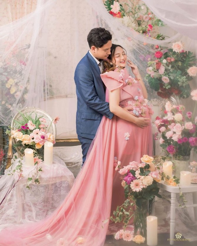 jelang lahiran ini 4 momen maternity shoot selebgram nanda arsyinta dan suami