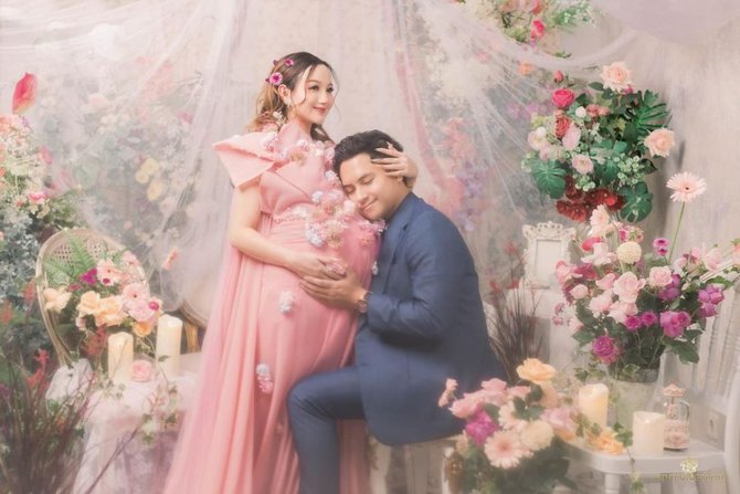 jelang lahiran ini 4 momen maternity shoot selebgram nanda arsyinta dan suami