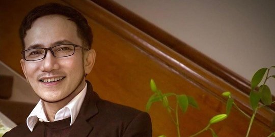 Potret Yana Julio di Usia 61 Tahun, Tetap Ganteng Awet Muda dan Seolah Tak Menua