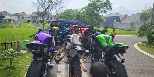 Ini Penampakan Mobil dan Motor Mewah Doni Salmanan yang Disita Bareskrim