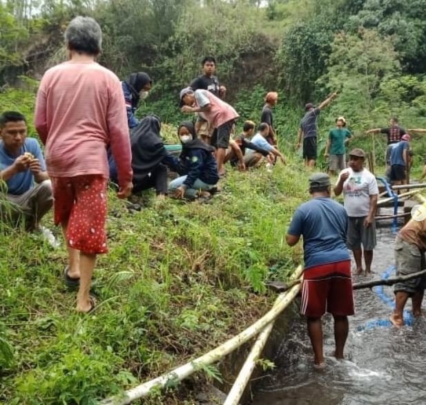 warga sleman adakan kegiatan bersih sungai