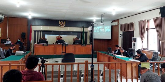 Bupati Kuansing Andi Putra Didakwa Terima Suap Rp500 Juta