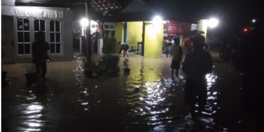 Hujan Lebat Picu Banjir di Cirebon dan Sumedang