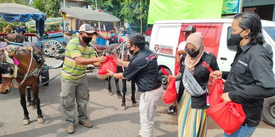 Blusukan Sahabat Ganjar di Jabar, Sasar UMKM hingga Sambangi Pesantren