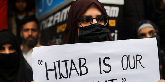 Pengadilan India Setujui Larangan Jilbab untuk Siswa Muslim