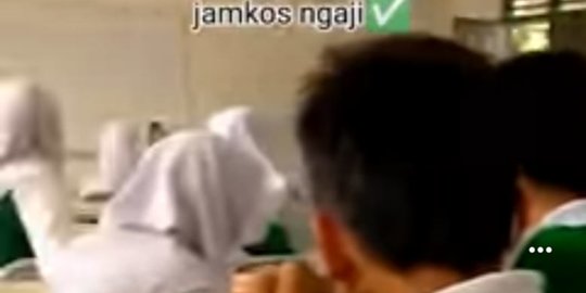 Murid Lain Main saat Jam Kosong, Siswa ini Sungguh Mulia Justru Mengaji Alquran