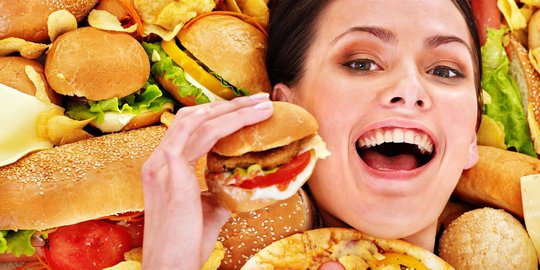 lapar di malam hari sehingga makan berlebihan