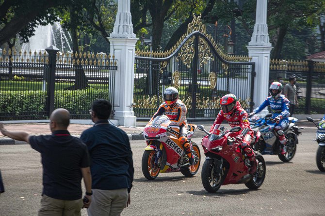 jokowi lepas parade pembalap motogp