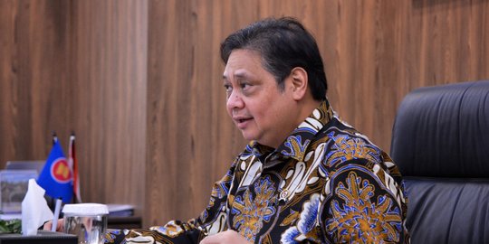 Airlangga Ajak Pemilik Toko Kelontong Manfaatkan KUR untuk Kembangkan Usaha