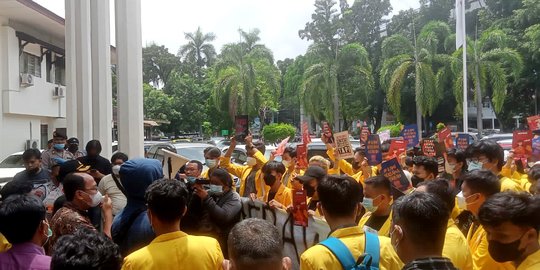 Sidang Pencabulan Dosen Unsri, Puluhan Mahasiswa Minta Terdakwa Dihukum Berat