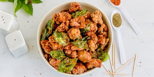 Galau Pilih Menu Makan Malam Sehat? Chicken Basil Salad Ini Bisa Dijadikan Pilihan