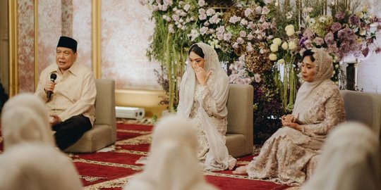 Anggunnya Putri Tanjung di Acara Pengajian, Sang Ayah Tak Kuasa Tahan Air Mata