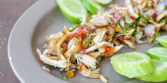 Bangkitkan Nafsu Makan dengan Lezatnya Ayam Suwir Sambal Matah