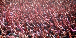 Suka Cita Perayaan Holi di India Kala Kasus Covid-19 Melandai