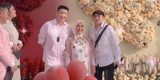 5 Potret Syukuran 4 Bulan Kehamilan Aisyahrani Adik Syahrini yang Berlangsung Meriah