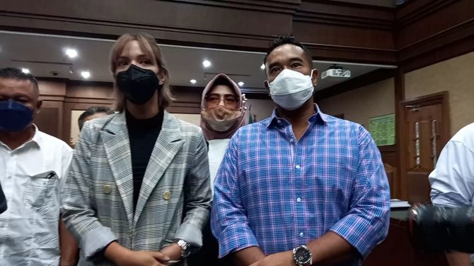 nia ramadhani dan ardie bakrie di pn jakarta pusat