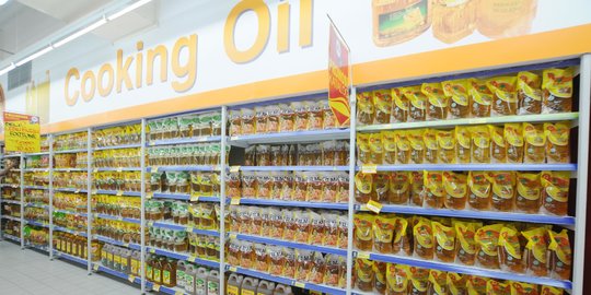 Waspada Minyak Goreng Curah Dikemas Ulang Jadi Kemasan, Begini Cara Membedakan