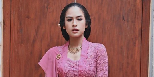 Berkebaya Pink di Pernikahan Putri Tanjung, Penampilan Anggun Maudy Ayunda Dipuji