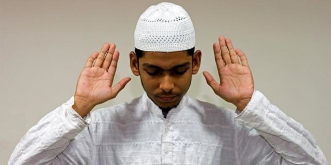 Tuntunan Sholat Lengkap dengan Niat, Tata Cara dan Bacaan Doanya