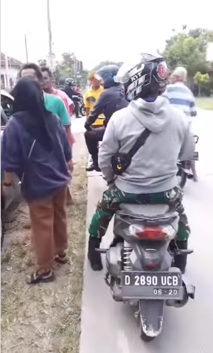 adu mulut ayah amp anak di pinggir jalan