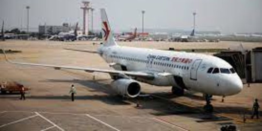 Pesawat China Eastern Airlines Terbakar Setelah Jatuh di Gunung
