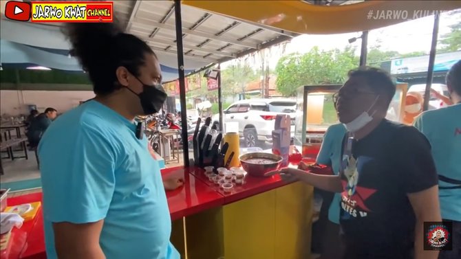 arie kriting jualan pisang goreng sambal