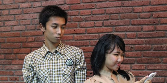 30 Kata-Kata Cemburu Tapi Bukan Pacar yang Mewakili Perasaan