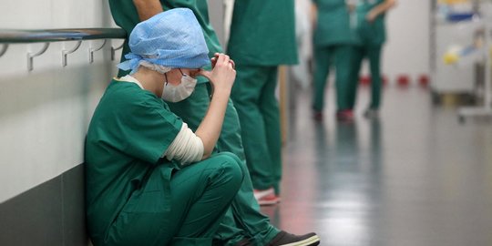 Prokes Dihapus Jelang Pemilu, Kasus Covid-19 Kembali Melonjak di Prancis