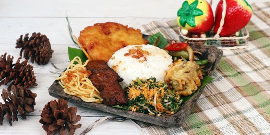 5 Resep Nasi Campur Gurih, Mulai dari Nasi Campur Bali sampai Nasi Serpang Madura