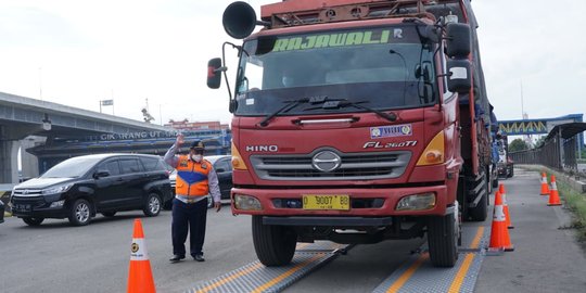 Kecelakaan Truk Kelebihan Muatan Naik 97 Persen di 2021, Negara Rugi Rp22 M