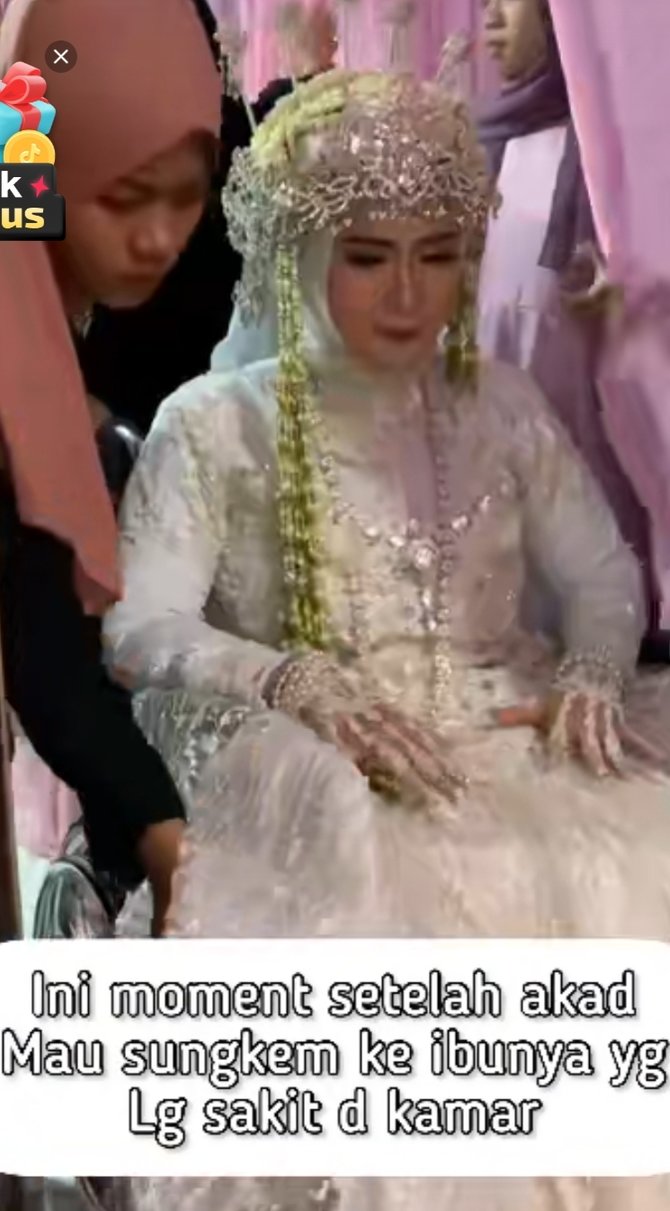 kisah pengantin wanita pakai kursi roda saat nikah penuh tangisan saat sungkem ibunya