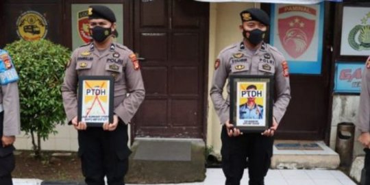 Desersi, 2 Personel Polisi di Makassar Dipecat dari Polri