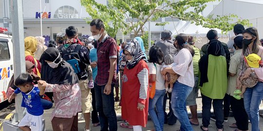 Stasiun Garut Diresmikan, Warga Antusias Hadir hingga Lupa Prokes