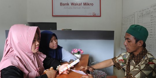 Strategi OJK Kembangkan Bank Wakaf Mikro Digital