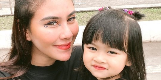 Potret Kompak Syahnaz Bersama Putrinya Zunaira, Ekspresi Sang Anak Bikin Gemas