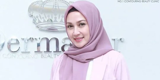 6 Potret Terbaru Dina Lorenza, Cantik dan Awet Muda di Usia 46 tahun