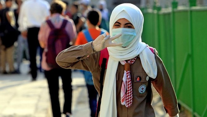 siswa sebuah sekolah di ibu kota yordania amman memakai masker