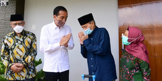 Jokowi Jenguk Buya Syafii di Sleman