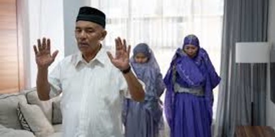 Doa Qunut Subuh Pendek, Lengkap Beserta Arti dan Keutamaannya