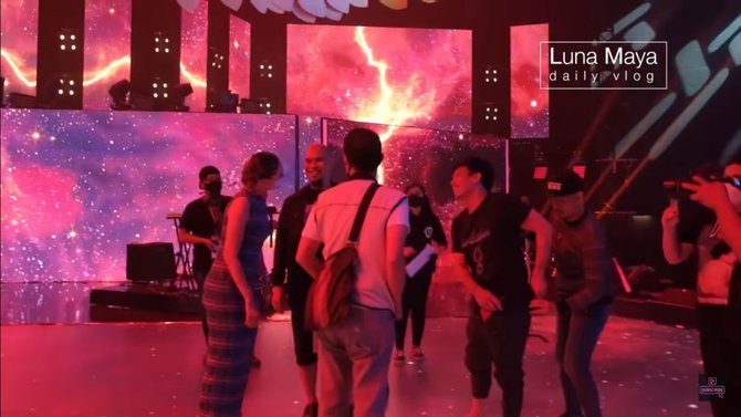 5 momen kebersamaan ariel noah dan luna maya terbaru foto bareng aming