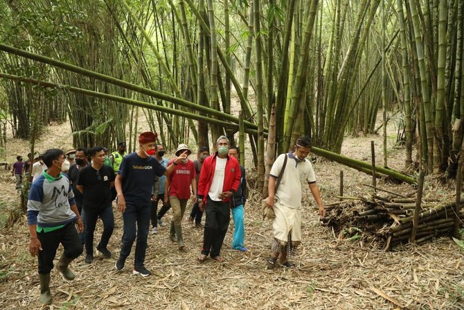 ganjar pranowo di hutan bambu bali