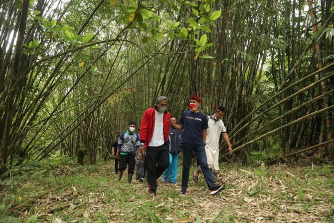 ganjar pranowo di hutan bambu bali