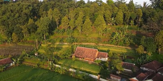 Pengusaha Sukses Hijrah ke Desa, Ini Potret Kehidupan & Rumahnya Diimpikan Orang Kota