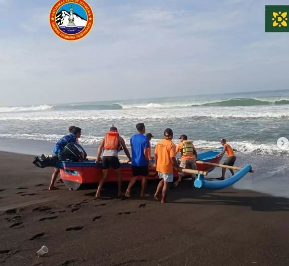 pencarian wisatawan hilang di pantai glagah