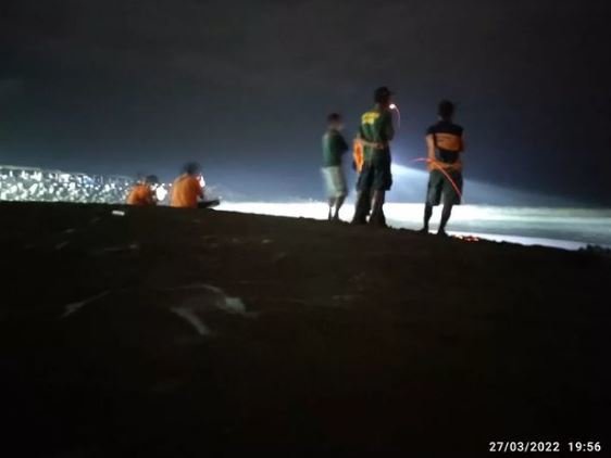 pencarian wisatawan hilang di pantai glagah