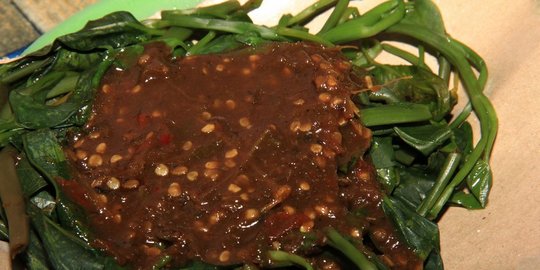 3 Resep Rujak Kangkung ala Rumahan, Enak dan Bikin Nagih